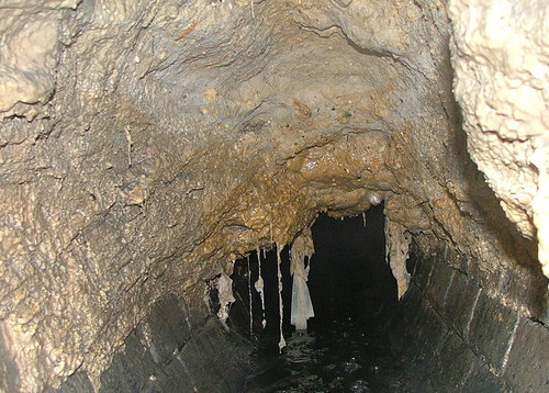 Blockage of fat and grease in main High Street sewer